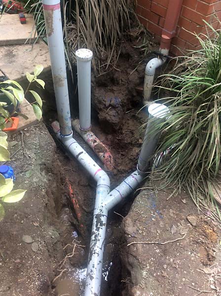These new UPVC pipes are ready to be buried in sand or fine gravel. 4-10mm gravel provides better support and protection.