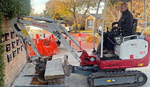 Redwater Amaroo lifting concrete out with excavator